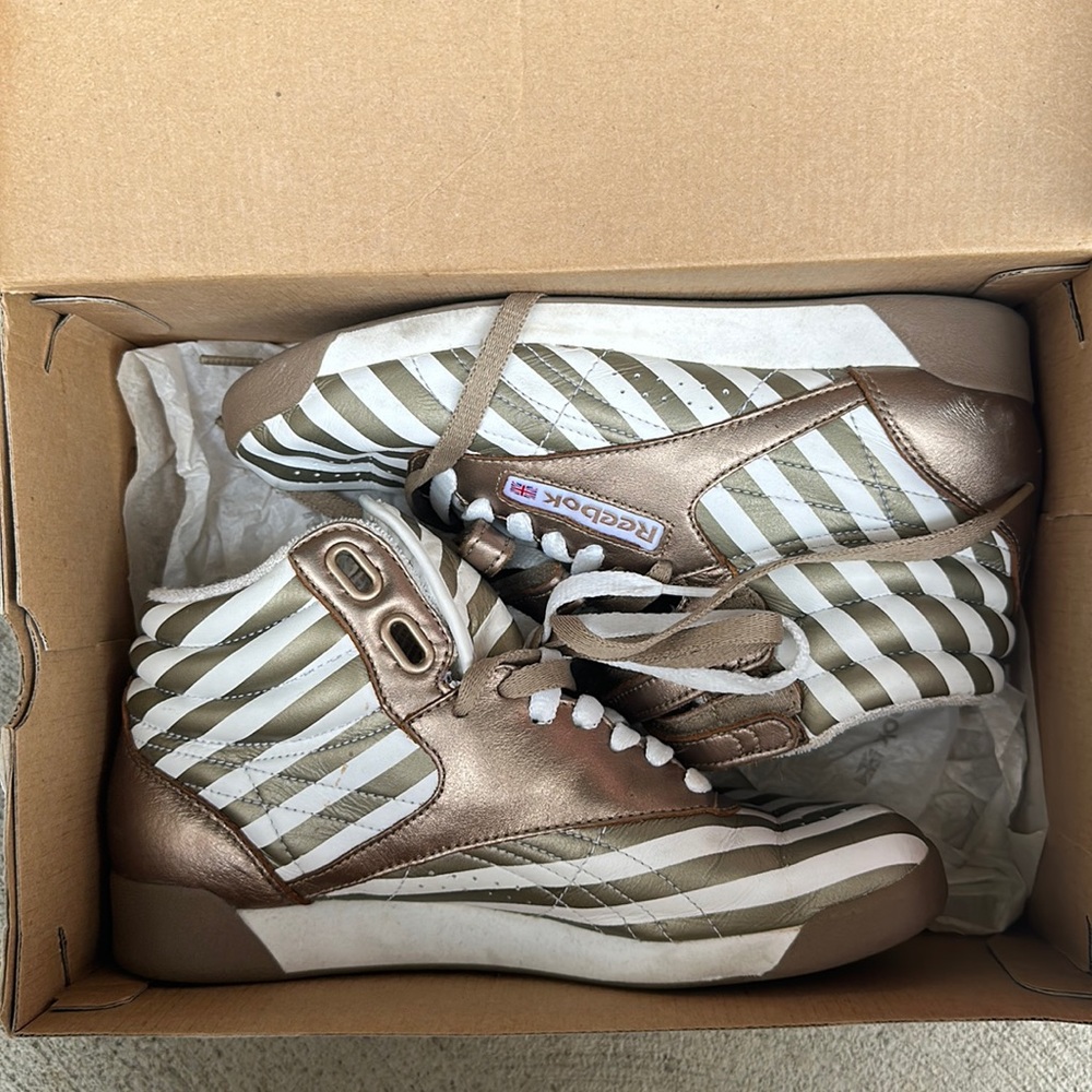 Rebook classic white high tops / bronze stripes - 6 1/2